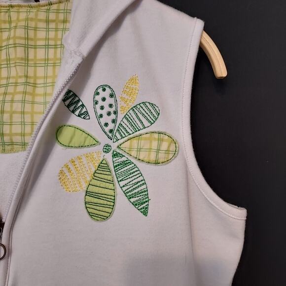 Weekend Clothesline White Hooded Sleeveless Floral Flower Patch Vest Sweater - Picture 5 of 9